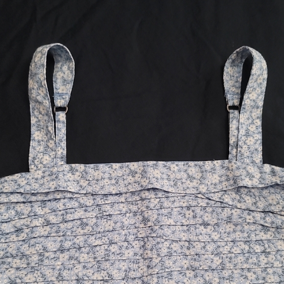 Abercrombie Kids Blue w White Florals Smocked Set - Picture 4 of 12